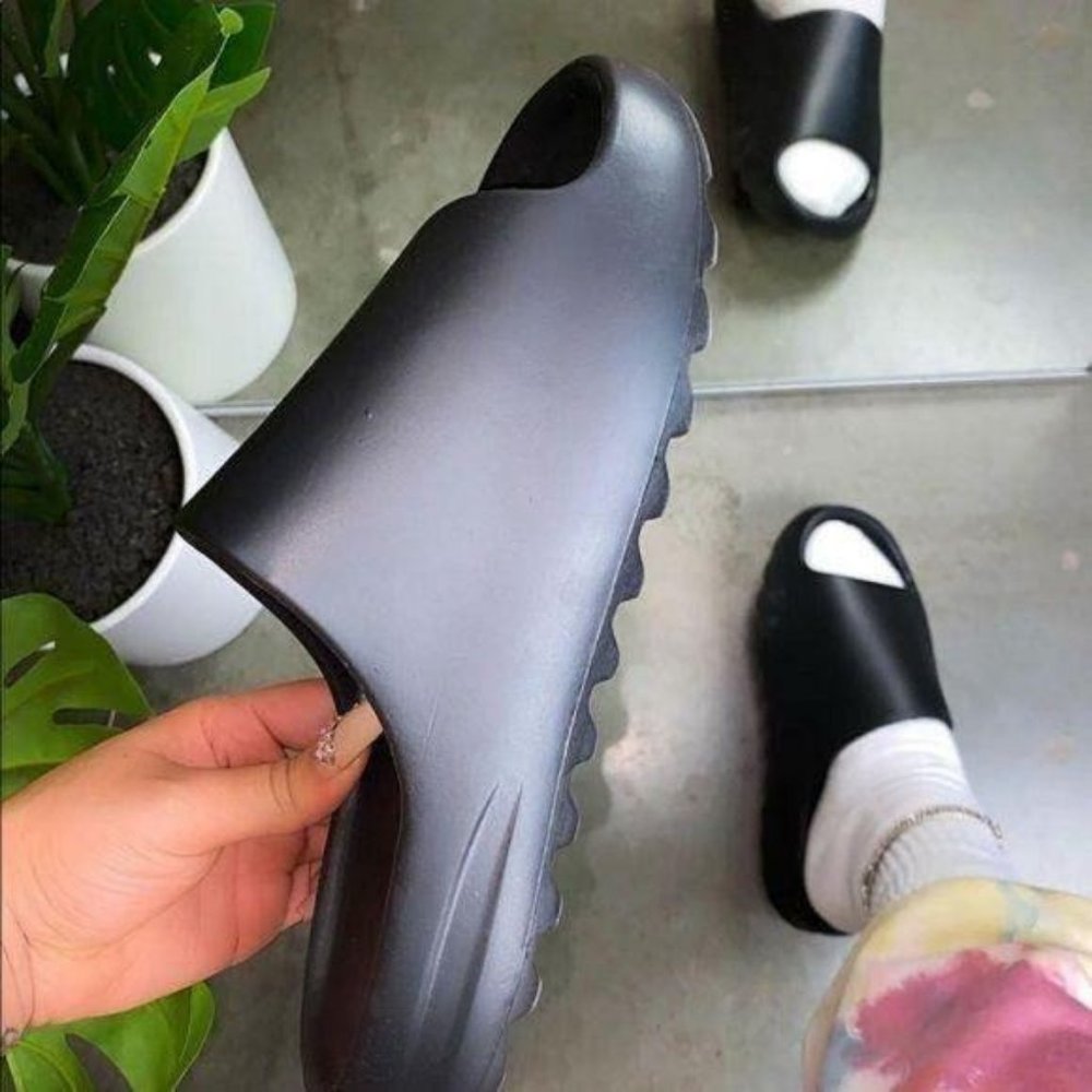 Lounge Slide Sandal in Black - Picture 9 of 9